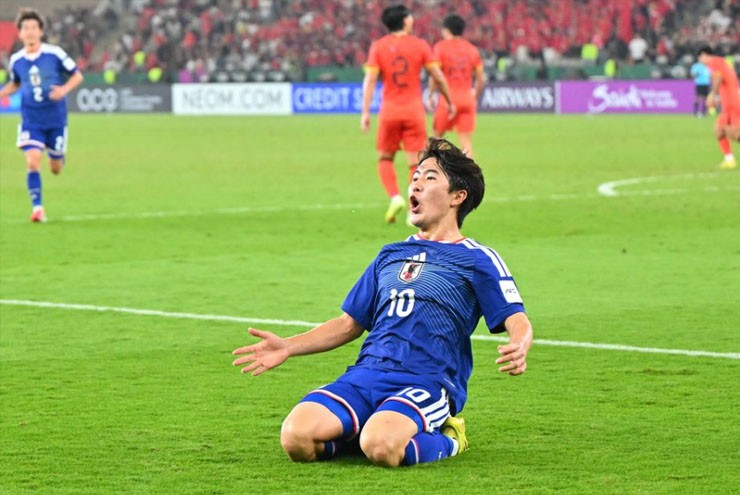 Sato ghi bàn vào lưới U23 Trung Quốc