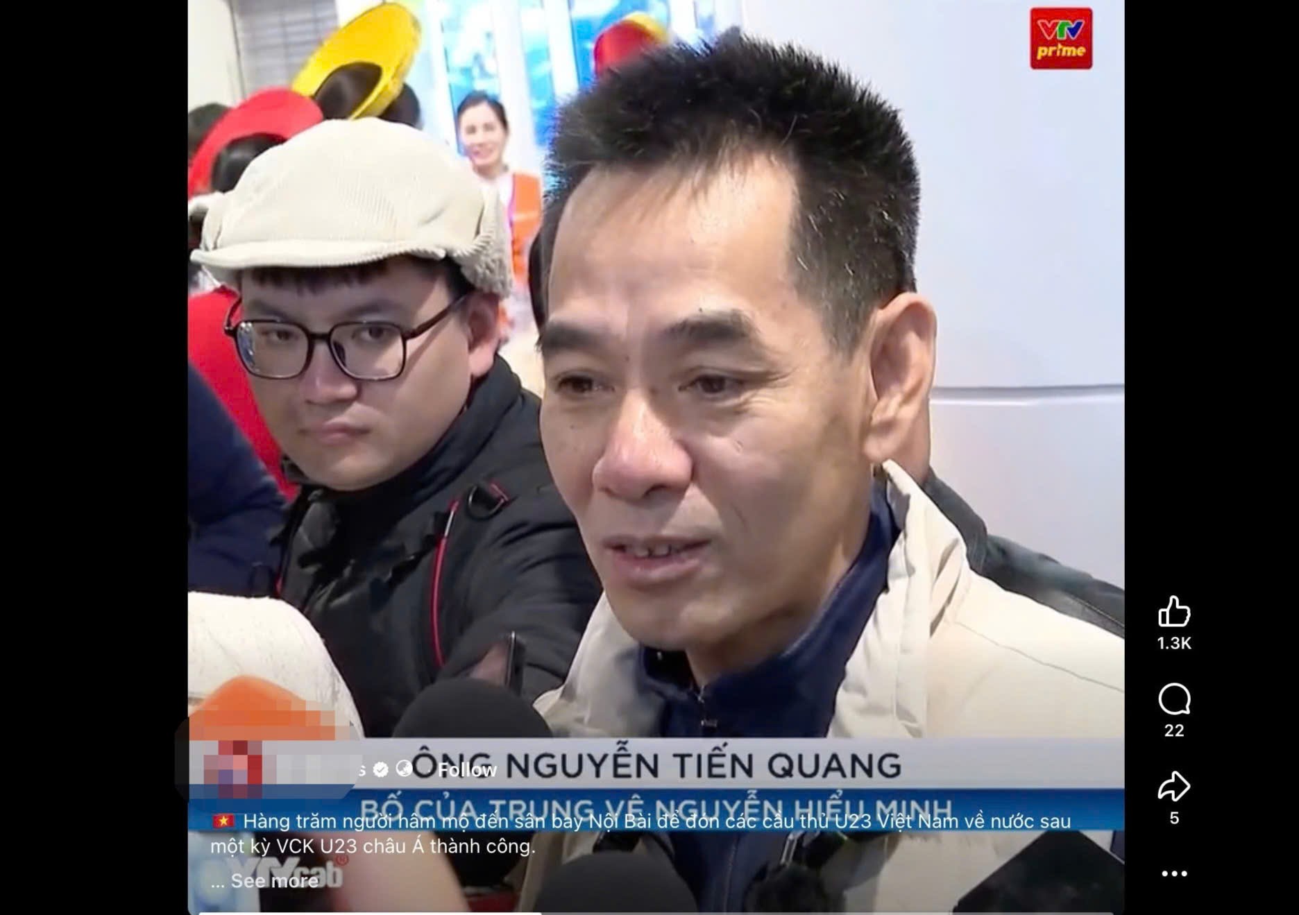 Hiếu Minh ngồi xe lăn, trong khi&nbsp;bố là ông Nguyễn Tiến Quang có lời chia sẻ với truyền thông.