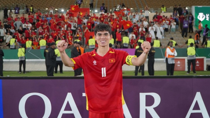 Khuất Văn Khang là cầu thủ trẻ thành công nhất lịch sử Việt Nam.
