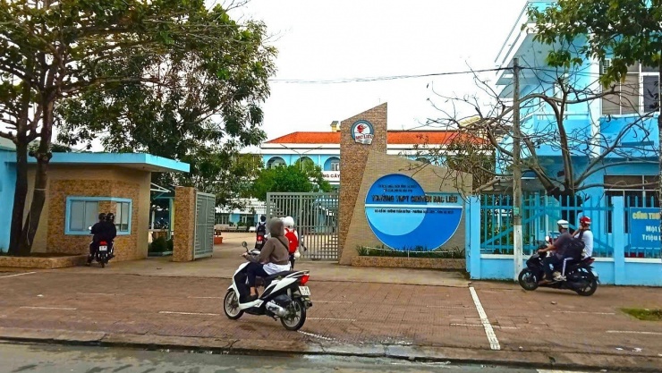 Trường THPT chuyên Bạc Liêu.