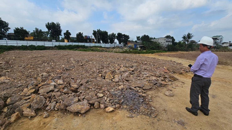 Từ thực địa cho thấy, khu vực dự án từng diễn ra các hoạt động thi công mặt bằng khi chưa hoàn thành nghĩa vụ tài chính về đất đai theo quy định.