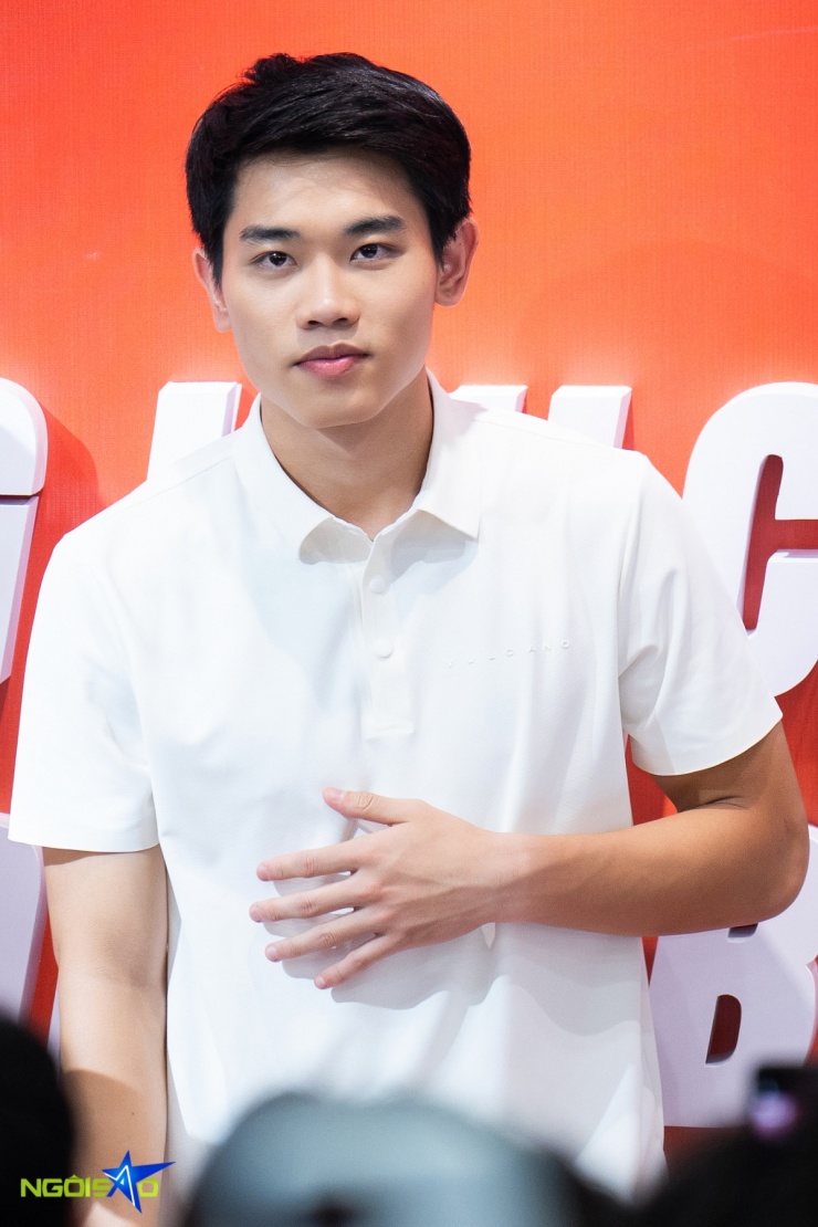 Cảnh hỗn loạn, chen lấn để gặp Nguyễn Đình Bắc tại buổi giao lưu - 11