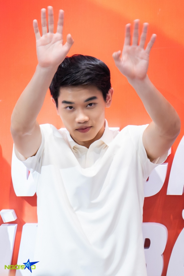 Cảnh hỗn loạn, chen lấn để gặp Nguyễn Đình Bắc tại buổi giao lưu - 12