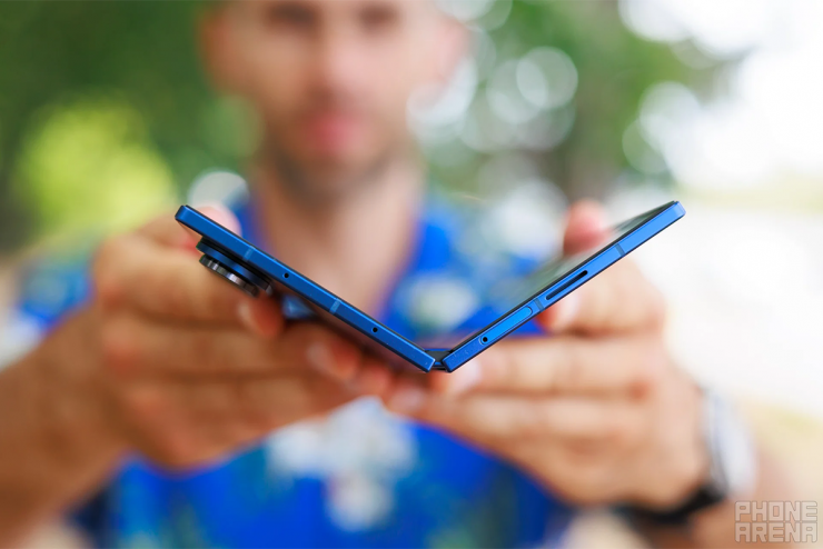 Galaxy Z Fold 7. Ảnh: PhoneArena
