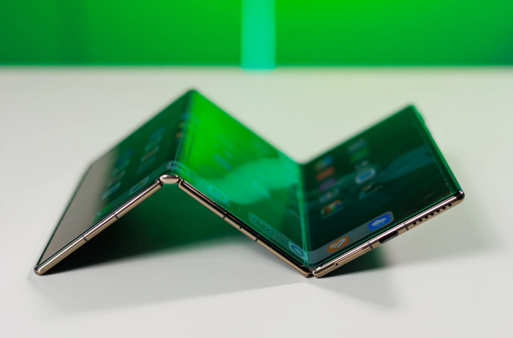 Huawei Mate XT. Ảnh: PhoneArena