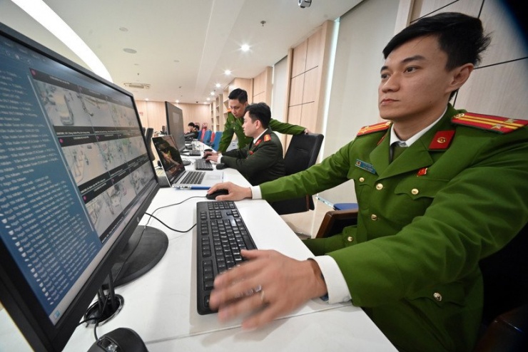 Cận cảnh quy trình phạt nguội vi phạm trật tự đô thị của Công an Hà Nội: "Mắt thần" soi từng mét vuông, đã vi phạm là bị xử lý - 1