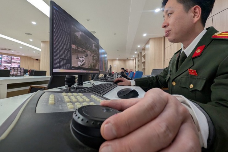 Cận cảnh quy trình phạt nguội vi phạm trật tự đô thị của Công an Hà Nội: "Mắt thần" soi từng mét vuông, đã vi phạm là bị xử lý - 3