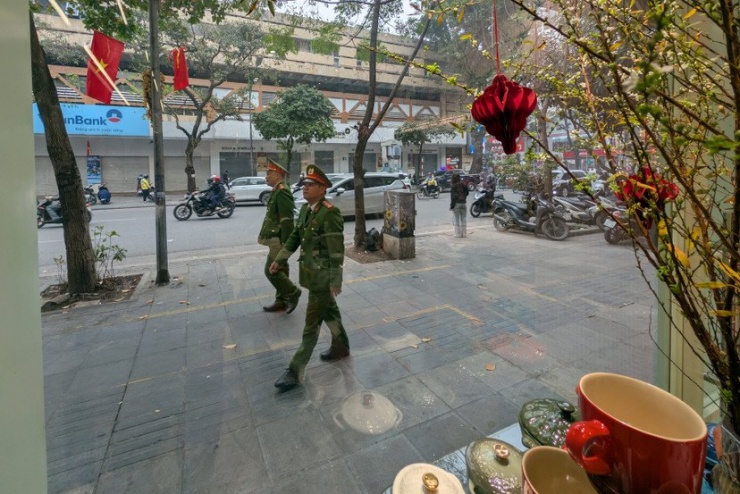 Cận cảnh quy trình phạt nguội vi phạm trật tự đô thị của Công an Hà Nội: "Mắt thần" soi từng mét vuông, đã vi phạm là bị xử lý - 16