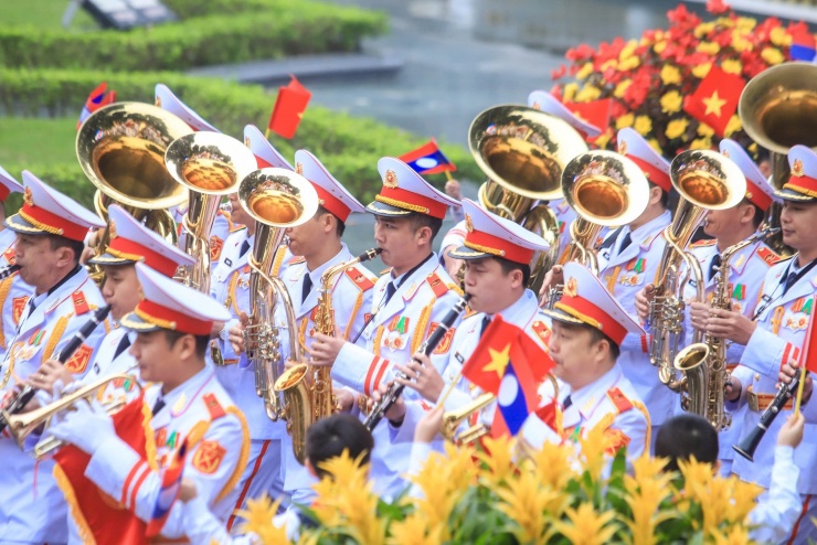 Công tác chuẩn bị Lễ đón. Ảnh: Hữu Hưng