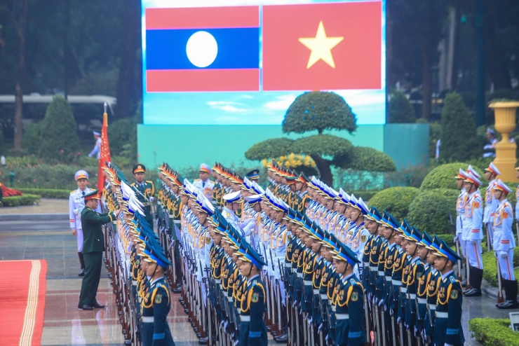 Công tác chuẩn bị Lễ đón. Ảnh: Hữu Hưng