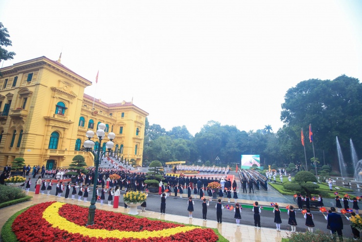 Quang cảnh Lễ đón Tổng Bí thư, Chủ tịch nước Lào Thongloun Sisoulith. Ảnh: Hữu Hưng