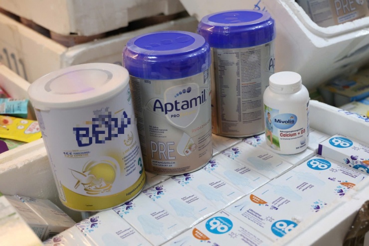 Ngày 26/1, Cục An toàn thực phẩm yêu cầu các sàn thương mại điện tử, website bán hàng ngừng kinh doanh ngay sản phẩm sữa công thức Aptamil First Infant Formula 800g có nguy cơ mất an toàn…