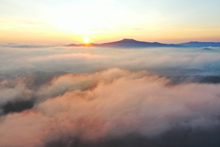 Bình minh sắc hồng giữa đại ngàn Măng Đen - 1