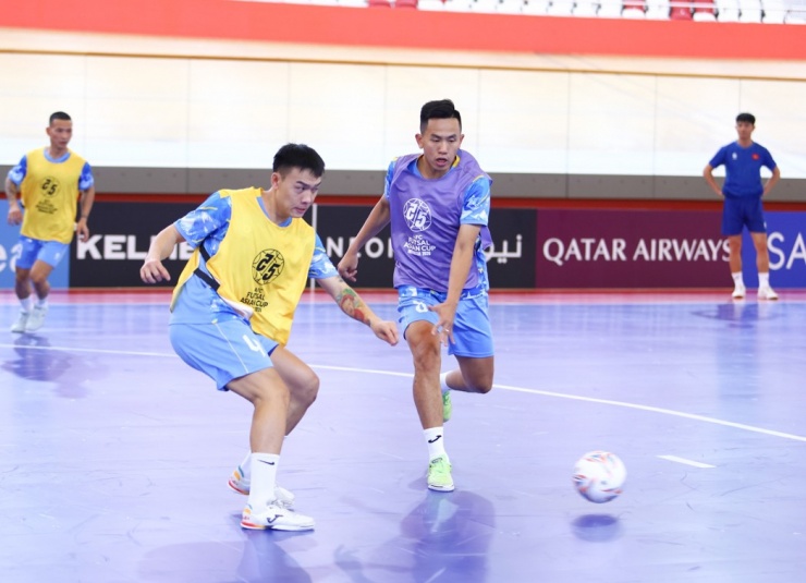 Đội tuyển futsal Việt Nam đã có buổi tập làm quen tại nhà thi đấu International Jakarta Velodrom.
