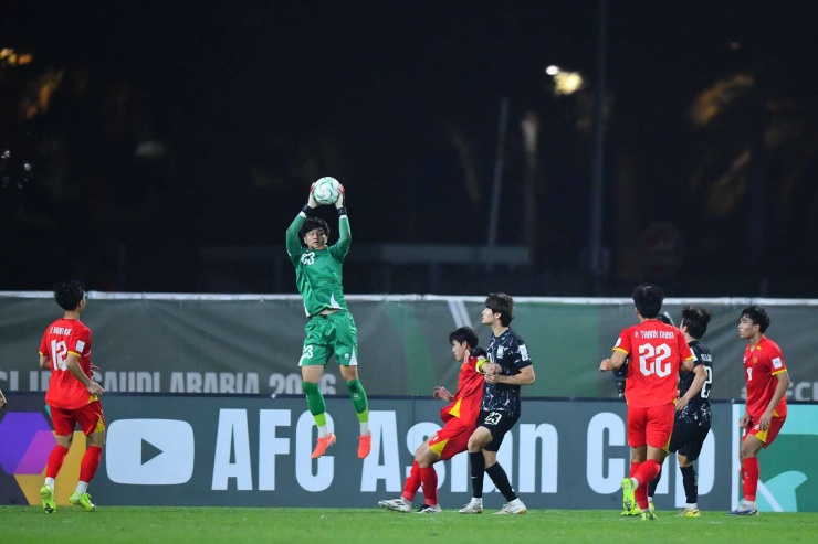 "Người gác đền" xứ Nghệ đang khiến cả truyền thông Hàn Quốc phải "săn đón". Ảnh: NVCC