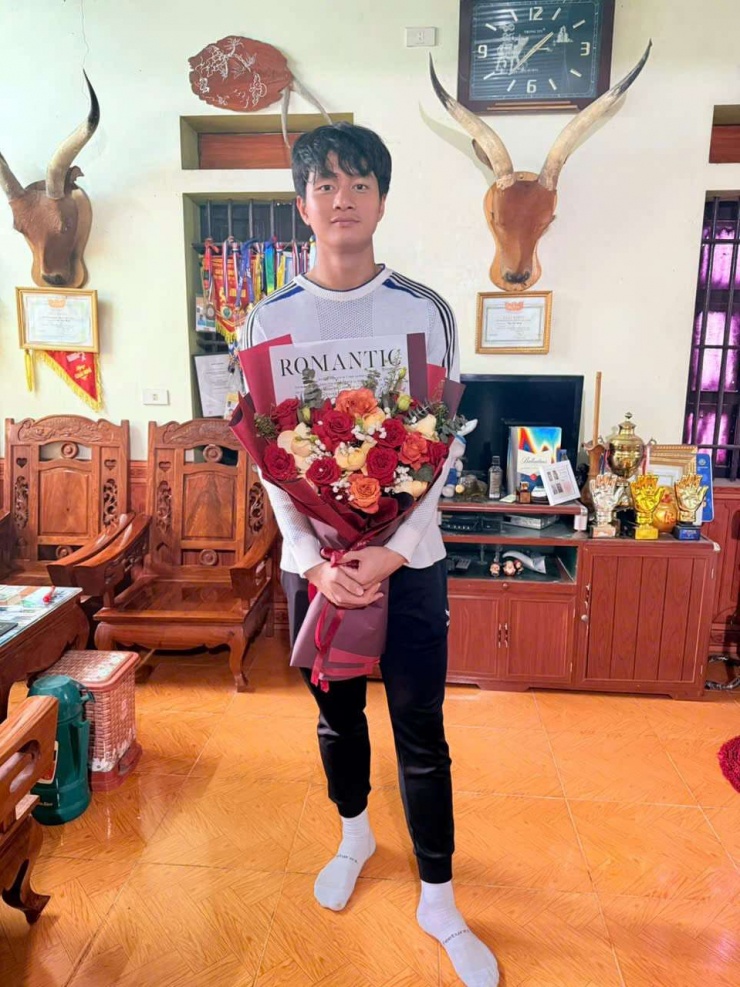 "Người hùng", thủ môn U23 Việt Nam Cao Văn Bình ở quê nhà xã Diễn Châu, tỉnh Nghệ An. Ảnh: Hà Kiên&nbsp;