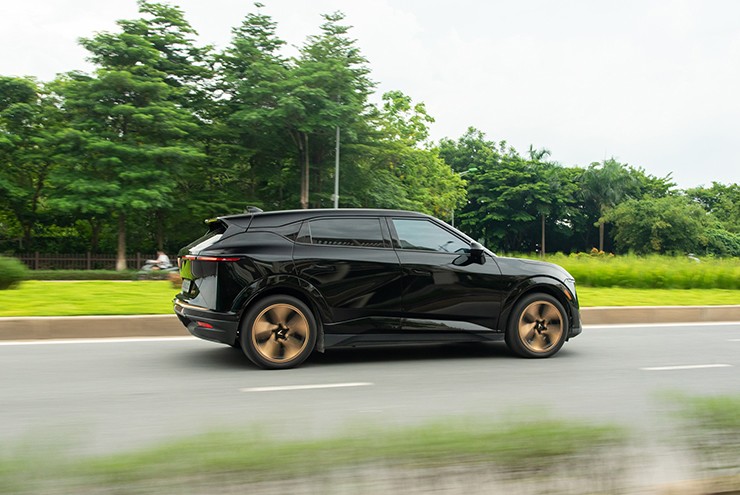 Giá xe VinFast VF 7 mới nhất kèm ưu đãi tháng 1/2026