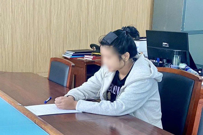 Cô gái 17 tuổi thừa nhận do bốc đồng, nhận thức pháp luật hạn chế nên đã có những lời nói xuyên tạc, nói xấu lực lượng CSGT và cam kết không tái phạm