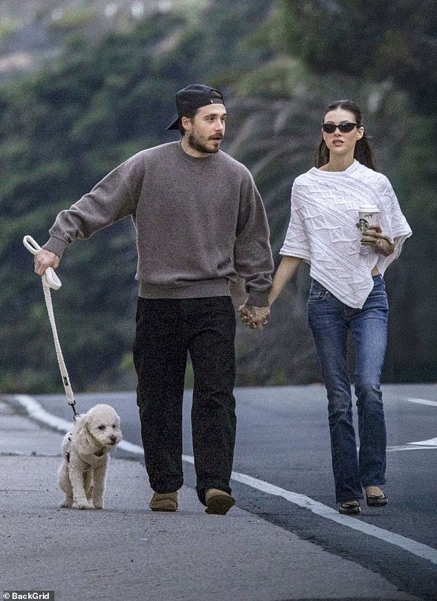 Phong cách đời thường của vợ chồng Brooklyn Beckham - 1