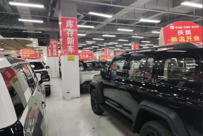 Một đại lý xe hơi ở Trung Quốc. Ảnh: QQ