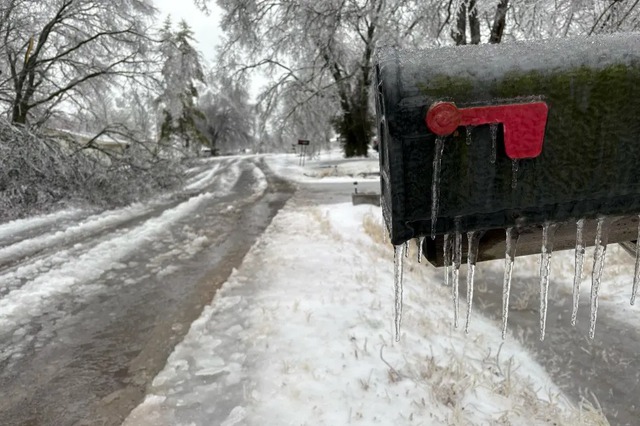 Cận cảnh bão tuyết mùa đông khủng khiếp, "băng tích tụ ở mức thảm họa" tại Mỹ - 6