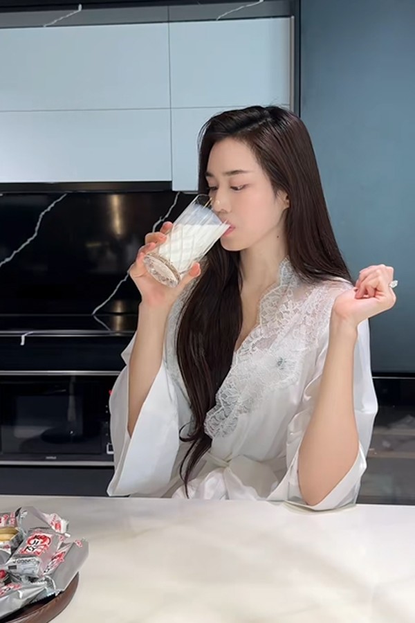 Ngoài ra, Đỗ Thị Hà cũng chú trọng trong ăn uống. Cô chọn ăn uống khoa học, đủ chất và uống cả sữa để bổ sung canxi có lợi.