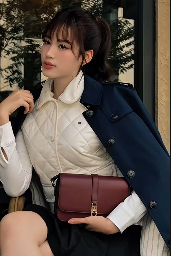 Không chỉ vậy, dù lấy chồng thiếu gia nhưng Đỗ Thị Hà vẫn độc lập trong tài chính bằng công việc của riêng mình. Cô là KOLS, có lúc nhận chụp lookbook cho nhãn hàng. Nhờ thế, cuộc sống của Đỗ Thị Hà năng động và hạnh phúc hơn.