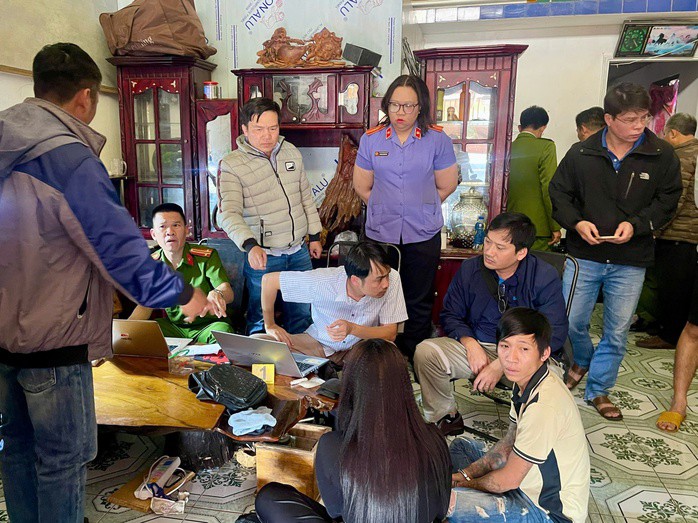 Cơ quan công an khám xét nơi ở của đối tượng Trần Văn Trọng vì tàng trữ chất ma túy chứ không liên quan vụ cướp ngân hàng