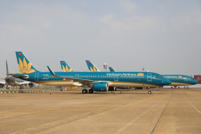 Máy bay Vietnam Airlines đậu tại sân bay Tân Sơn Nhất. Ảnh: Quỳnh Trần