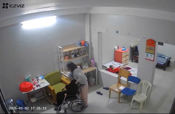 Cụ bà 82 tuổi và nữ giúp việc tên B.