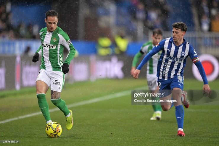 Betis cố triển khai tấn công