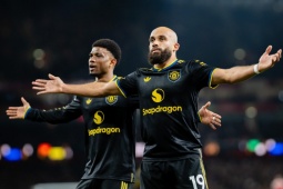 Nóng bảng xếp hạng Ngoại hạng Anh: MU đả bại Arsenal, chen chân vào Top 4