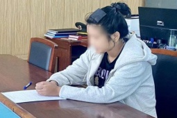 Bị xử phạt, cô gái livestream xúc phạm CSGT