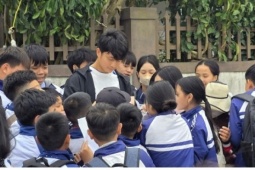 Người hâm mộ quê nhà nồng nhiệt chào đón sự trở về của thủ thành Cao Văn Bình