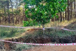 Hiện trường nơi chôn giấu xe máy nghi liên quan vụ cướp ngân hàng ở Gia Lai