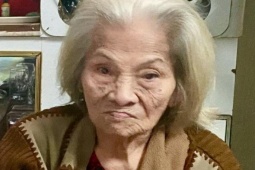 Mẹ Thương Tín 90 tuổi lần đầu lộ diện