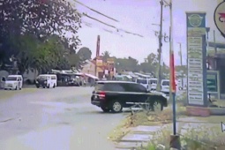 Khoảnh khắc thị trưởng Philippines thoát đòn phục kích bằng súng chống tăng