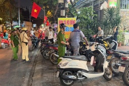 Đỗ xe máy trên vỉa hè bị phạt bao nhiêu tiền?