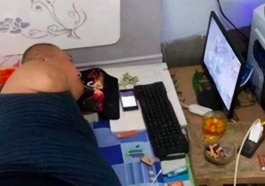 Cuộc sống là chuỗi ngày khó khăn, cố gắng của Lập Đông. Ảnh: 163.com