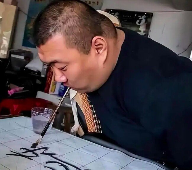 Cuộc sống là chuỗi ngày khó khăn, cố gắng của Lập Đông. Ảnh: 163.com