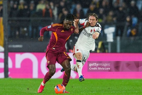 Video bóng đá Roma - AC Milan: Dấu ấn Modric, kìm chân nhau đua vô địch (Serie A)