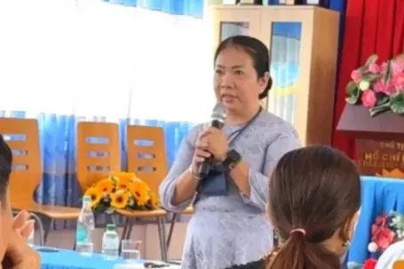 Phụ huynh bất an, muốn làm rõ việc thịt chuyển màu tuồn vào trường học