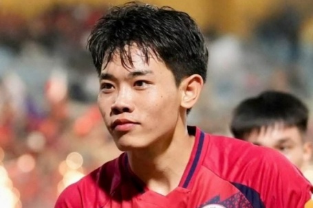 Đình Bắc bị fan trêu 'đổi giọng hát lấy đôi chân'