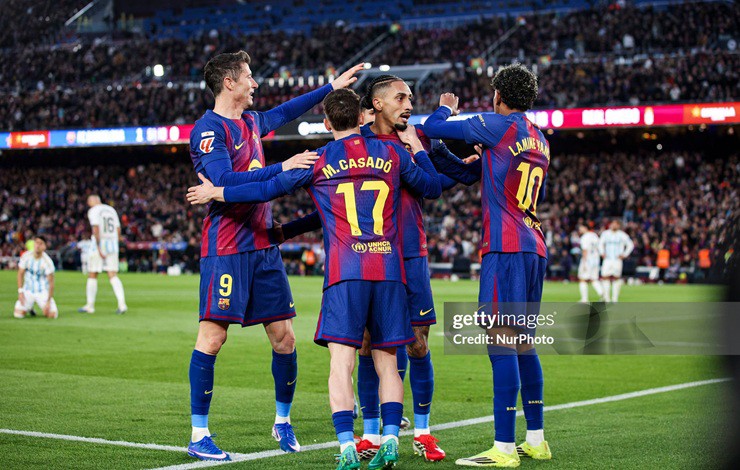 Barcelona đã đòi&nbsp;lại vị trí dẫn đầu La Liga sau chiến thắng 3-0 trước Real Oviedo