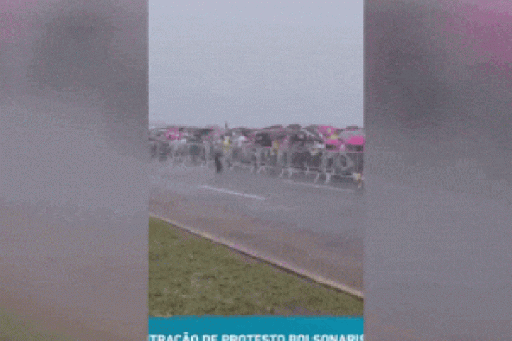 Sét đánh trúng cuộc biểu tình ở Brazil, nhiều người bị thương