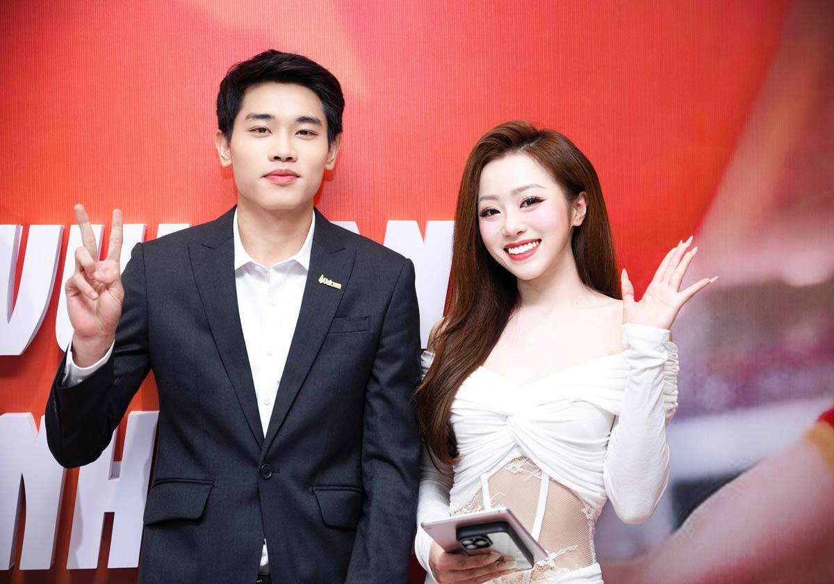 2 cô gái xinh đẹp bất ngờ nổi tiếng vì Đình Bắc - Văn Bình của U23 Việt Nam - 3