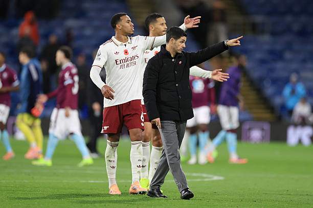 Đội hình Arsenal được xây theo đúng ý Arteta, trong đó khả năng không chiến là cần thiết ở các quả phạt góc