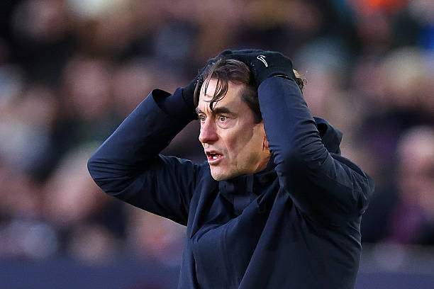 Tottenham giờ rơi xuống gần nhóm trụ hạng, trong khi Thomas Frank không xây nổi một lối chơi ra hồn như Ange Postecoglou mùa trước