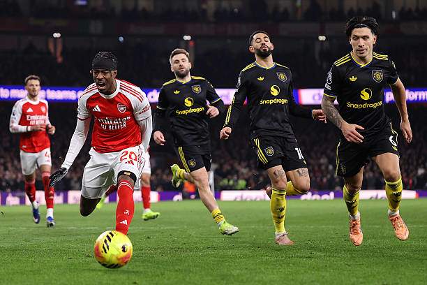 Qua sao nổi số đông hậu vệ MU nếu các cầu thủ Arsenal được chỉ thị lên bóng chậm rãi để tránh bị phản công?