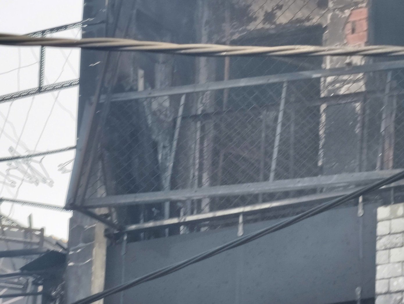 Hình ảnh nhiều căn nhà bị thiêu rụi.